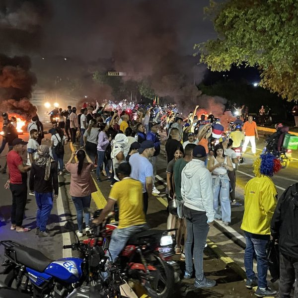 En desacuerdo por resultados del CNE en Bolívar la gente también salió voluntariamente a las calles