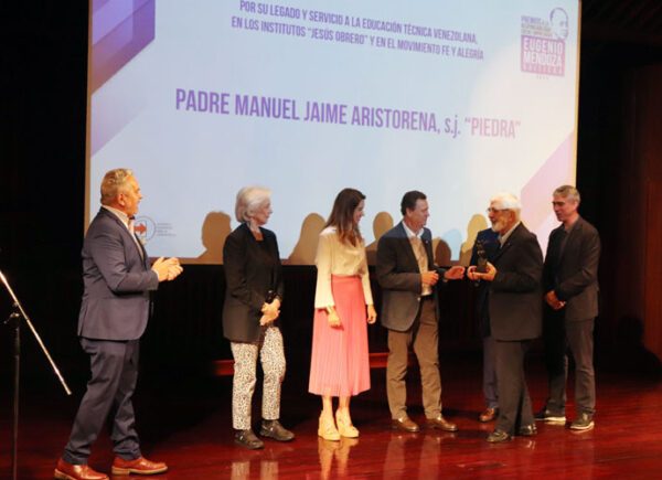 Jesuitas de Fe y Alegría recibieron el premio Eugenio Mendoza Goiticoa