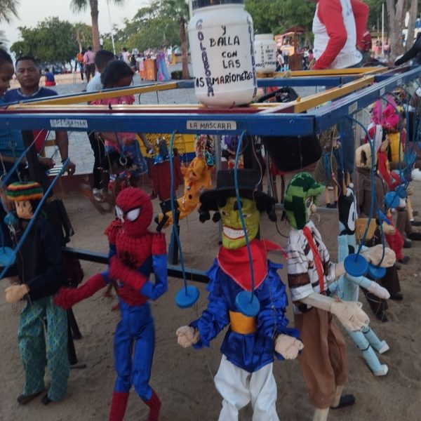 Las marionetas de la fundación Sol de Araguaney recrean a los bolivarenses en la Feria del Orinoco