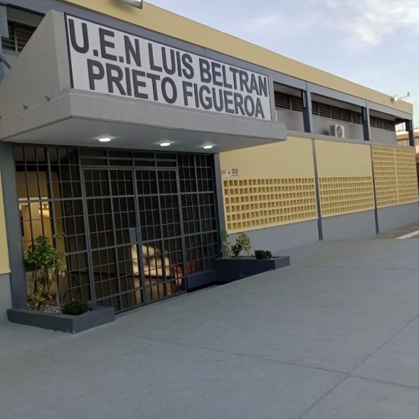 Niegan cupos a egresados de la UEN Dr. Luis Beltrán Prieto Figueroa