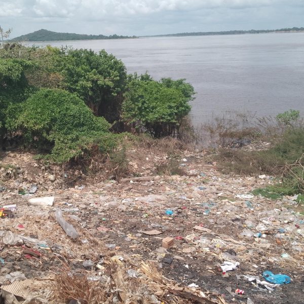 Denuncian foco de contaminación a orillas del río Orinoco en San Félix