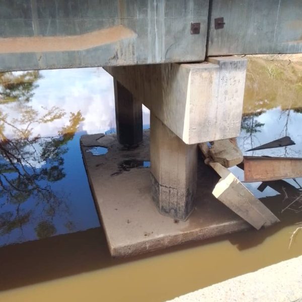 En el municipio Piar el puente sobre el río Yuruari podría colapsar en cualquier momento