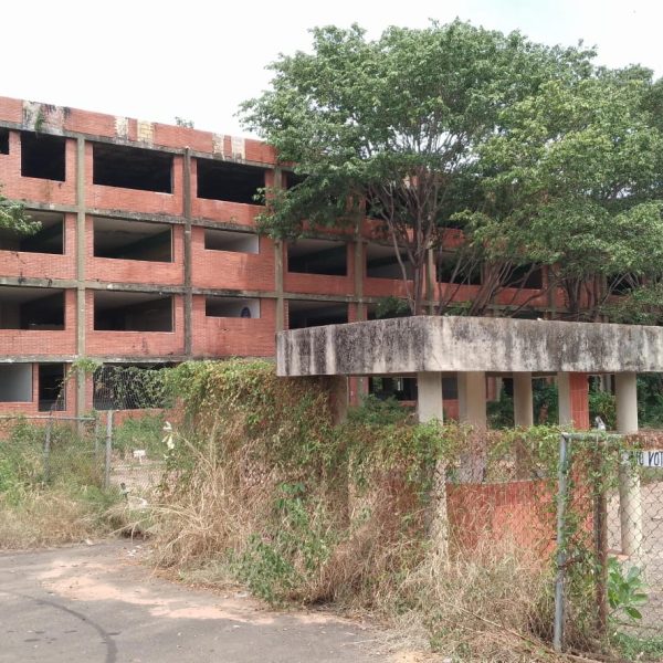 Escuela de Ciencias de la Tierra de la UDO Bolívar permanece en ruinas