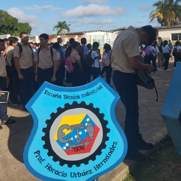 ETI Prof. Horacio Urbáez Hernández celebra su 48° aniversario