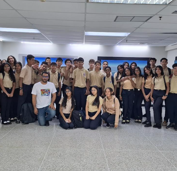 Estudiantes de Fe y Alegría visitan la galería de arte de la UCAB Guayana