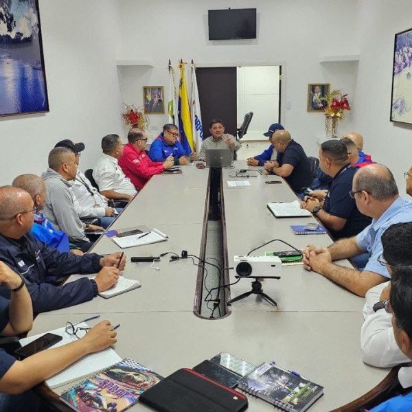 Ministro Márquez lidera reunión de trabajo en la Central Hidroeléctrica Simón Bolívar