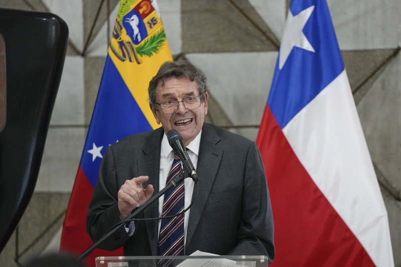 Chile retira su embajador de Venezuela