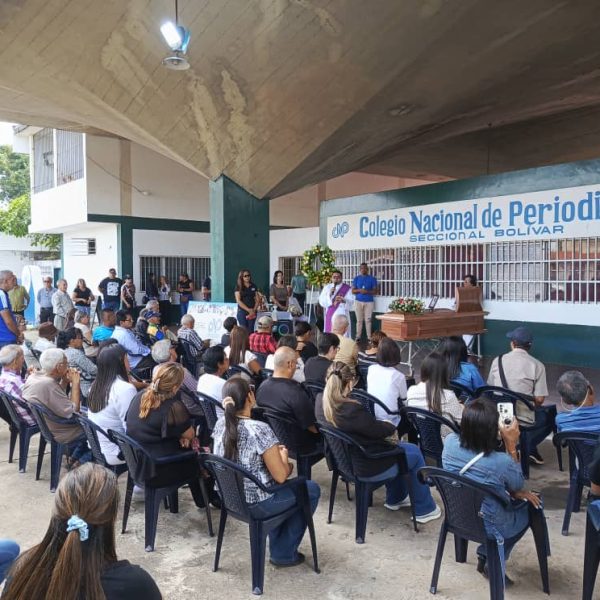 CNP Bolívar hizo homenaje póstumo a Armando Obdola Bello 