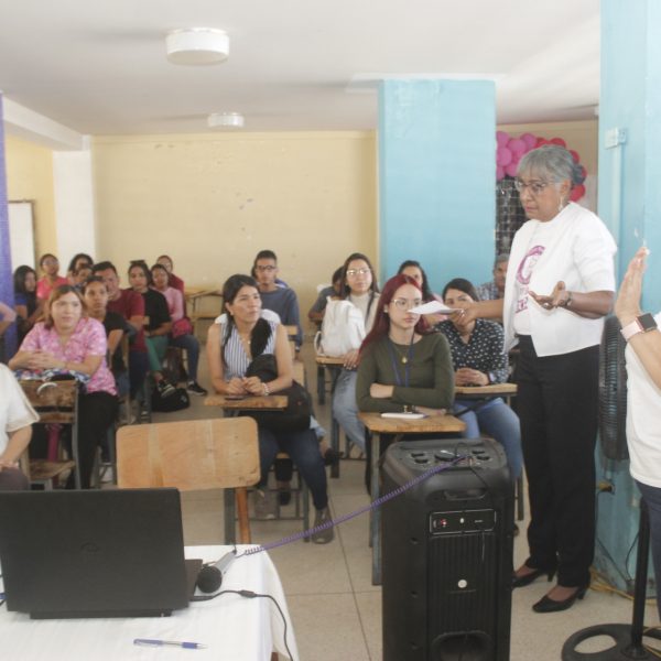 Future Nurses Acuna Association realizó Conversatorio 2025 a estudiantes de enfermería