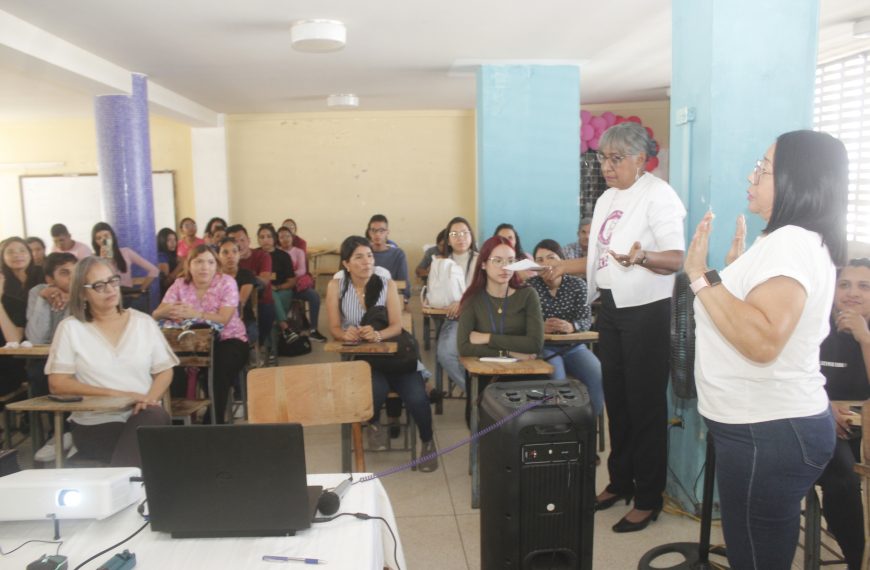 Future Nurses Acuna Association realizó Conversatorio 2025 a estudiantes de enfermería