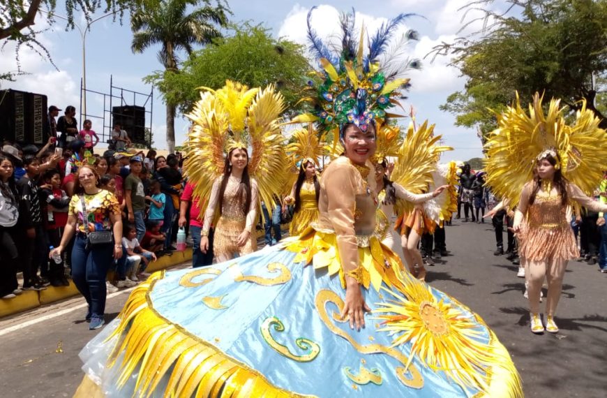 Todo un éxito carnaval escolar 2025 «La Paz Brilla como el Oro» en Upata