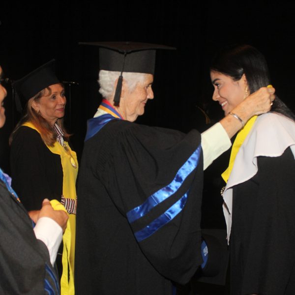 Udo Bolívar impuso medallasa 219 graduandos en primera gala del 2025