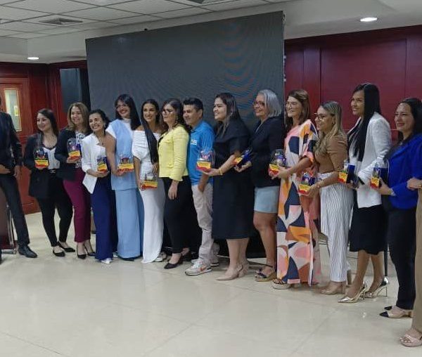 Once destacados especialistas de diversas disciplinas ofrecieron sus ponencias