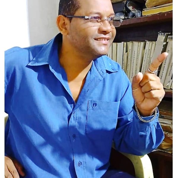 Israel Basanta anuncia candidatura a diputado del CLEB