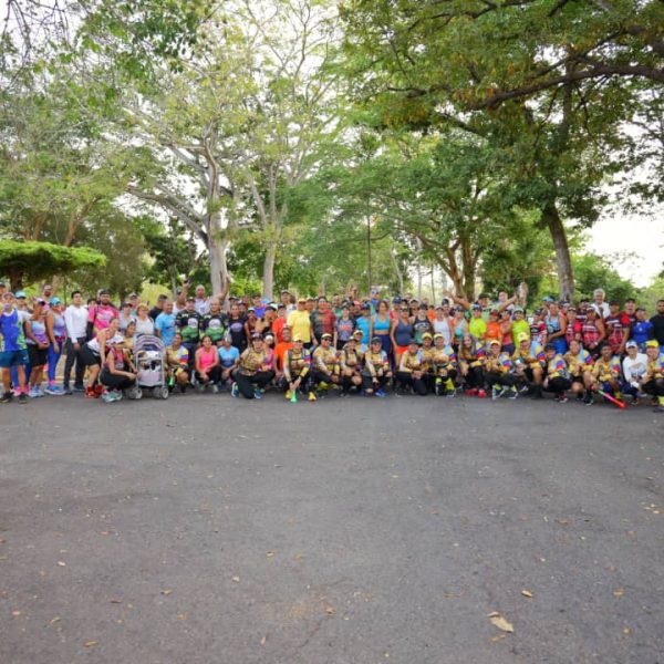 Runners recorren los senderos del Gran Parque Urbano Caroní con una caminata de bienestar integral