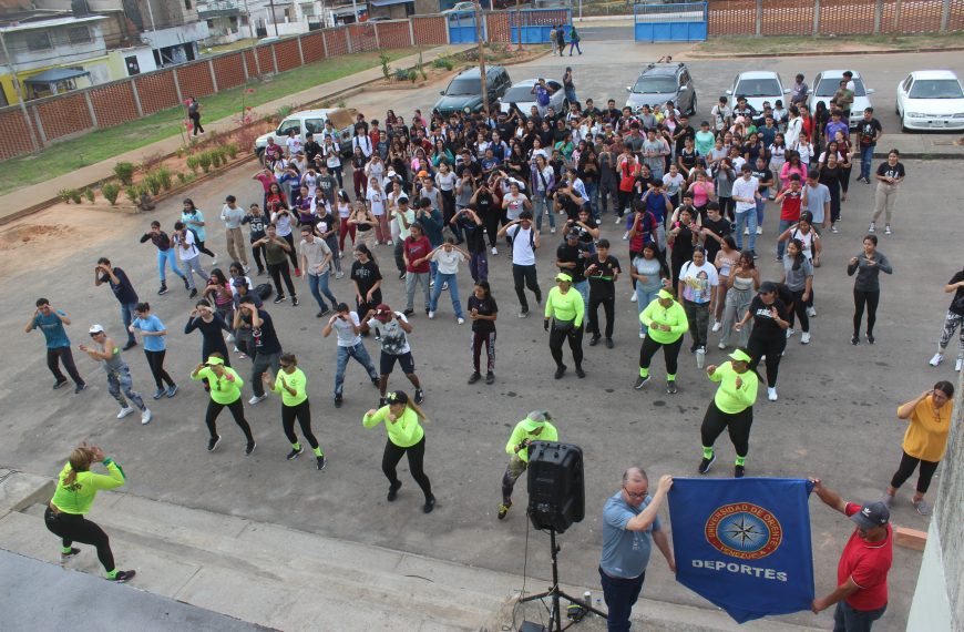 Udistas vibraron con Bailoterapia Saludable