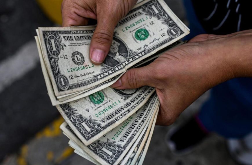 El dólar BCV se cotiza en 92,83 bolívares este 9 de mayo y su impacto ante una inflación creciente