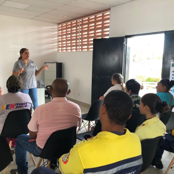 Estudiantes de Psicología de la UBV Bolívar promueven la «Comunicación Asertiva» en la comunidad Angostura
