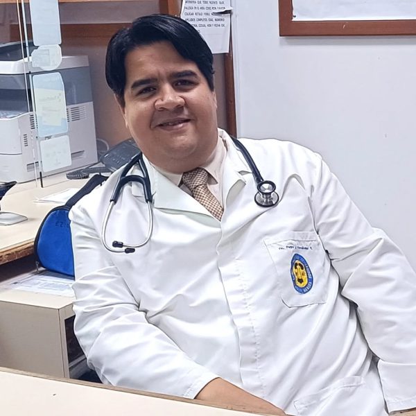 Gremio médico rechaza por arbitraria detención del urólogo Pedro Fernández