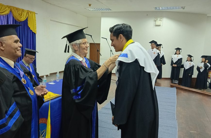 Recibieron medallas de grado103 nuevos profesionales de UDO Bolívar