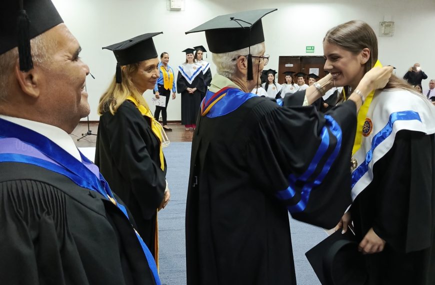 UDO Bolívar impuso medallas de grado a 235 nuevos profesionales