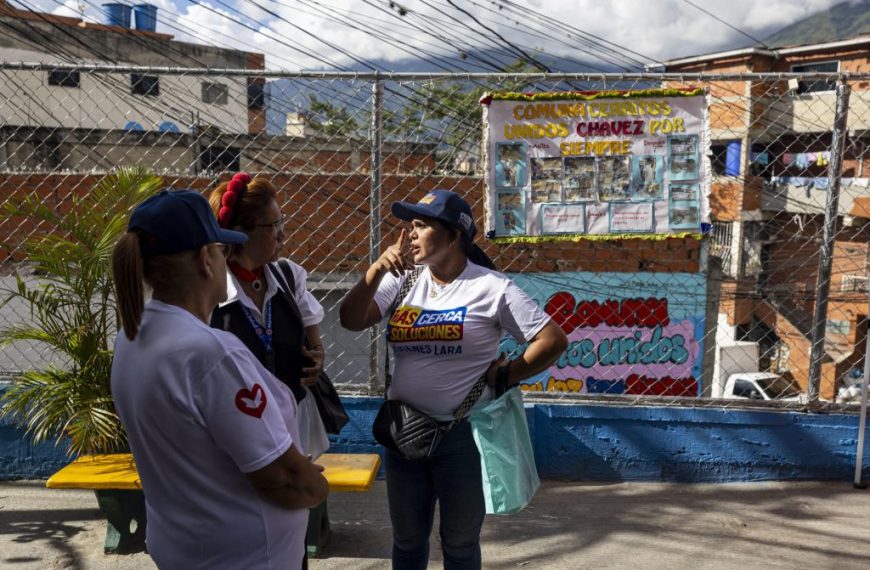 Comunas venezolanas se alistan en medio de despliegue militar en el Caribe