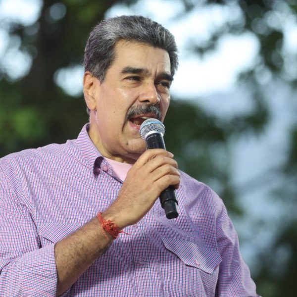 Maduro invita a votar en los cinco mil 336 circuitos comunales del país
