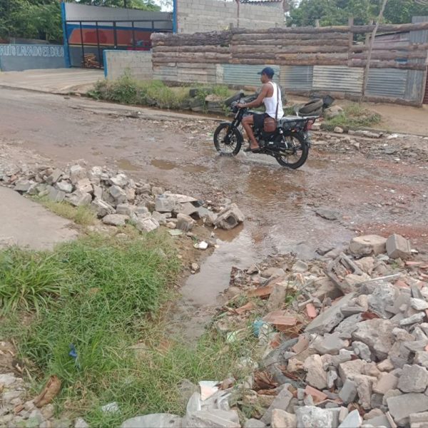 En la comunidad Villa Tablita luchan contra las aguas residuales