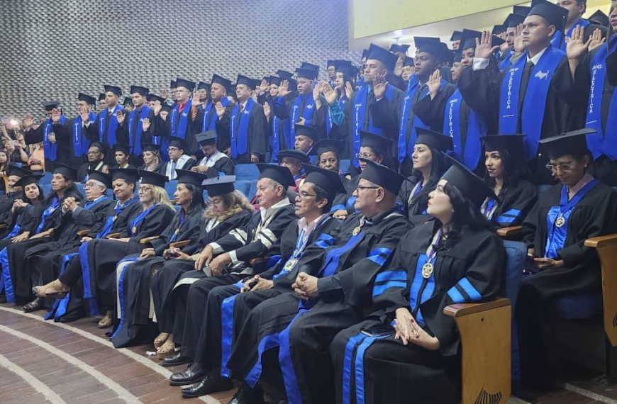 Unexpo Puerto Ordaz impuso medalla a 101 nuevos profesionales