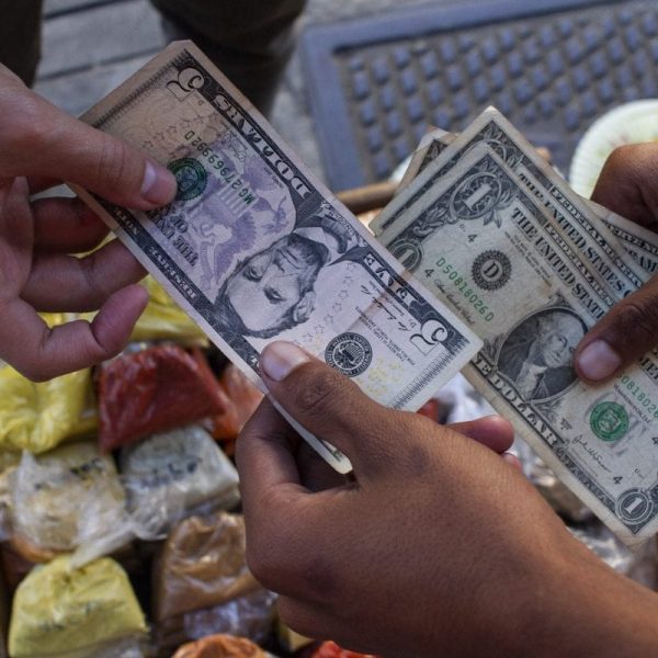 Bloomberg: El 58 % de los venezolanos espera mejoras económicas en los próximos seis meses