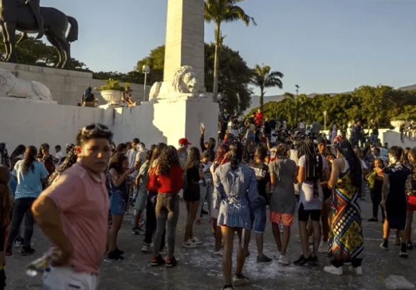 Venezolanos celebran el Carnaval entre el esparcimiento público y la incertidumbre política