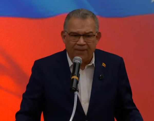 Enrique Márquez reaparece tras su excarcelación y respalda los cambios hacia la democracia