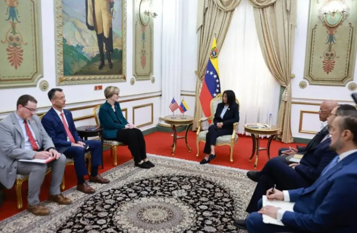 Venezuela y EE. UU. Reabren dialogo diplomático tras siete años de ruptura