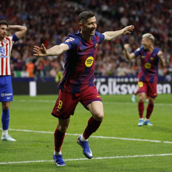 Barcelona venció al Atlético con gol de Lewandowski y se afianza en la cima