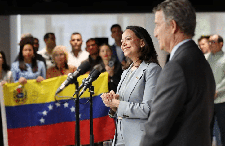 Machado en España pide apoyo para “desplazar la estructura criminal del poder”