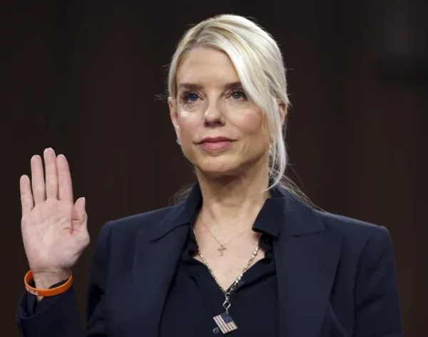 Sacrificio en el ala oeste de la Casa Blanca por el desgaste del caso Epstein