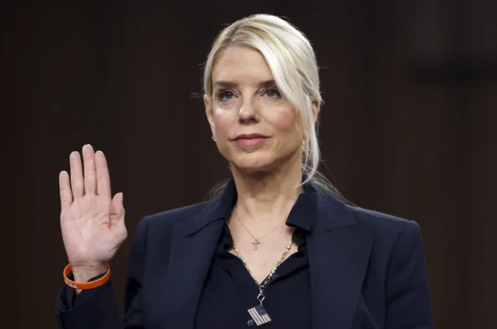 Sacrificio en el ala oeste de la Casa Blanca por el desgaste del caso Epstein