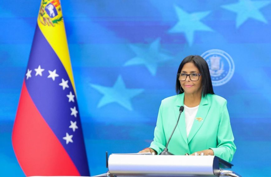 Delcy Rodríguez anuncia que habrá aumento del salario a partir del 1 de mayo
