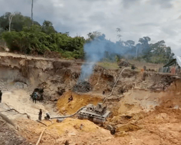 Reuters: Venezuela busca inversión extranjera en minería pese a control de grupos armados