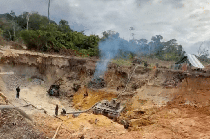 Reuters: Venezuela busca inversión extranjera en minería pese a control de grupos armados