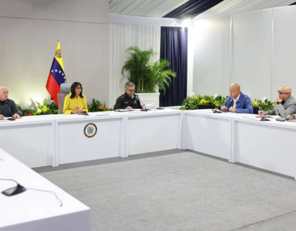 Delcy Rodríguez revisa operatividad del sistema eléctrico con gobernadores