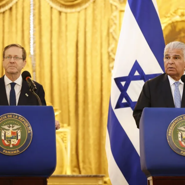 El presidente de Israel alerta en Panamá sobre el impacto de Irán en América Latina