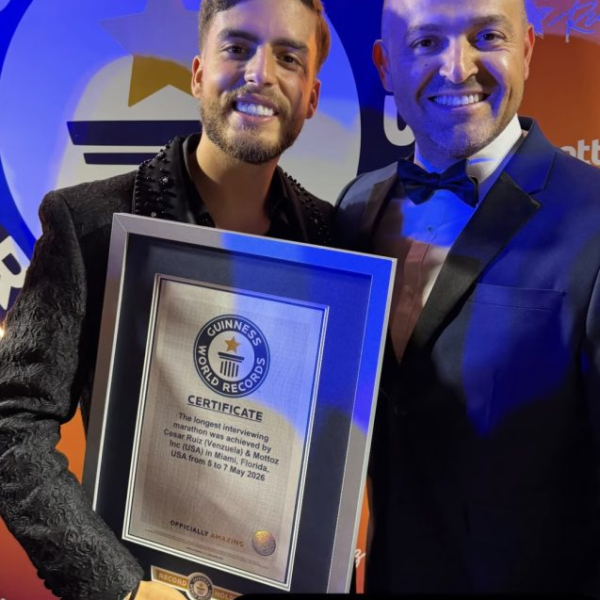 César Ruiz conquista Récord Guinness tras completar maratón de 56 horas de entrevistas en Miami