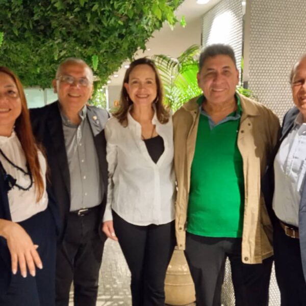 Izquierda Democrática acompañan a María Corina Machado en Panamá como estrategia ante la crisis venezolana