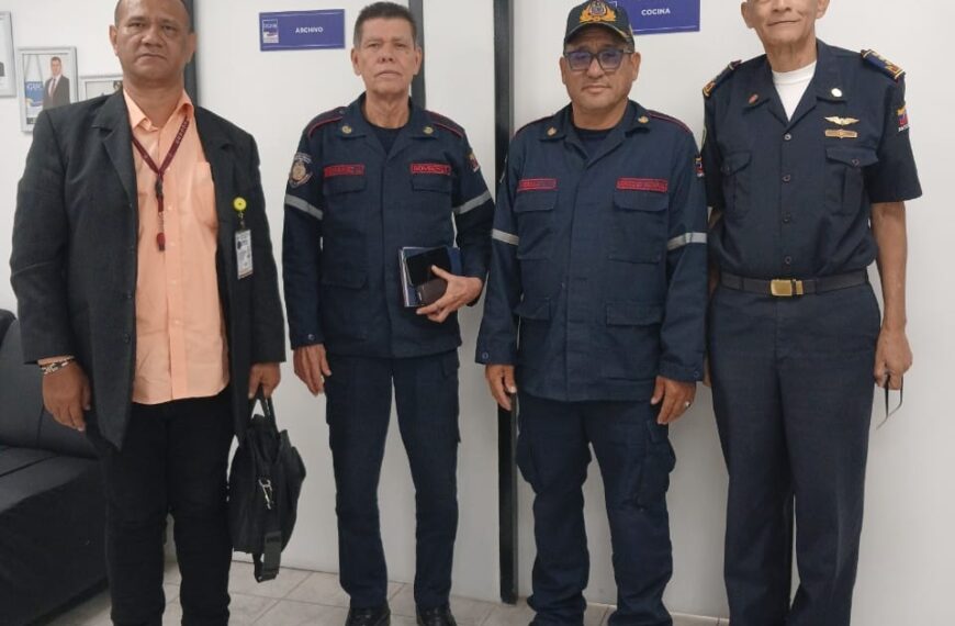 Comisión de DDHH del Colegio de Abogados de Bolívar y Bomberos de Caracas en  atención por las víctimas de La Guaira