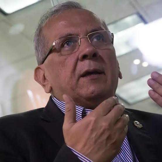 TASA DE DEVALUACION DE 1,6% DIARIO ES EXTREMADAMENTE GRAVE PARA LA ECONOMIA VENEZOLANA, DEBE EVITARSE EL COLAPSO CAMBIARIO PARA NO ENTRAR EN HIPERINFLACIÓN